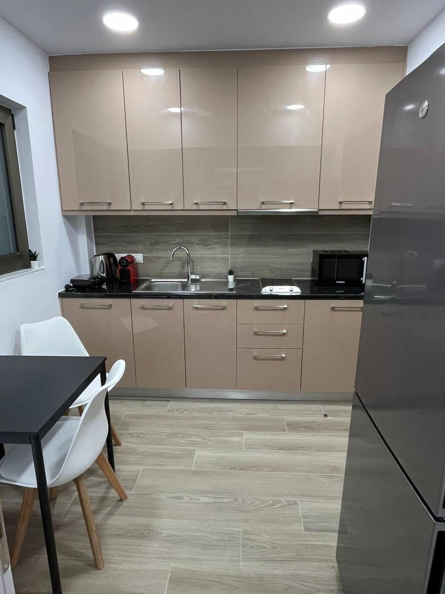 Academys Modern Apartments By Athens Urban Retreat Buitenkant foto