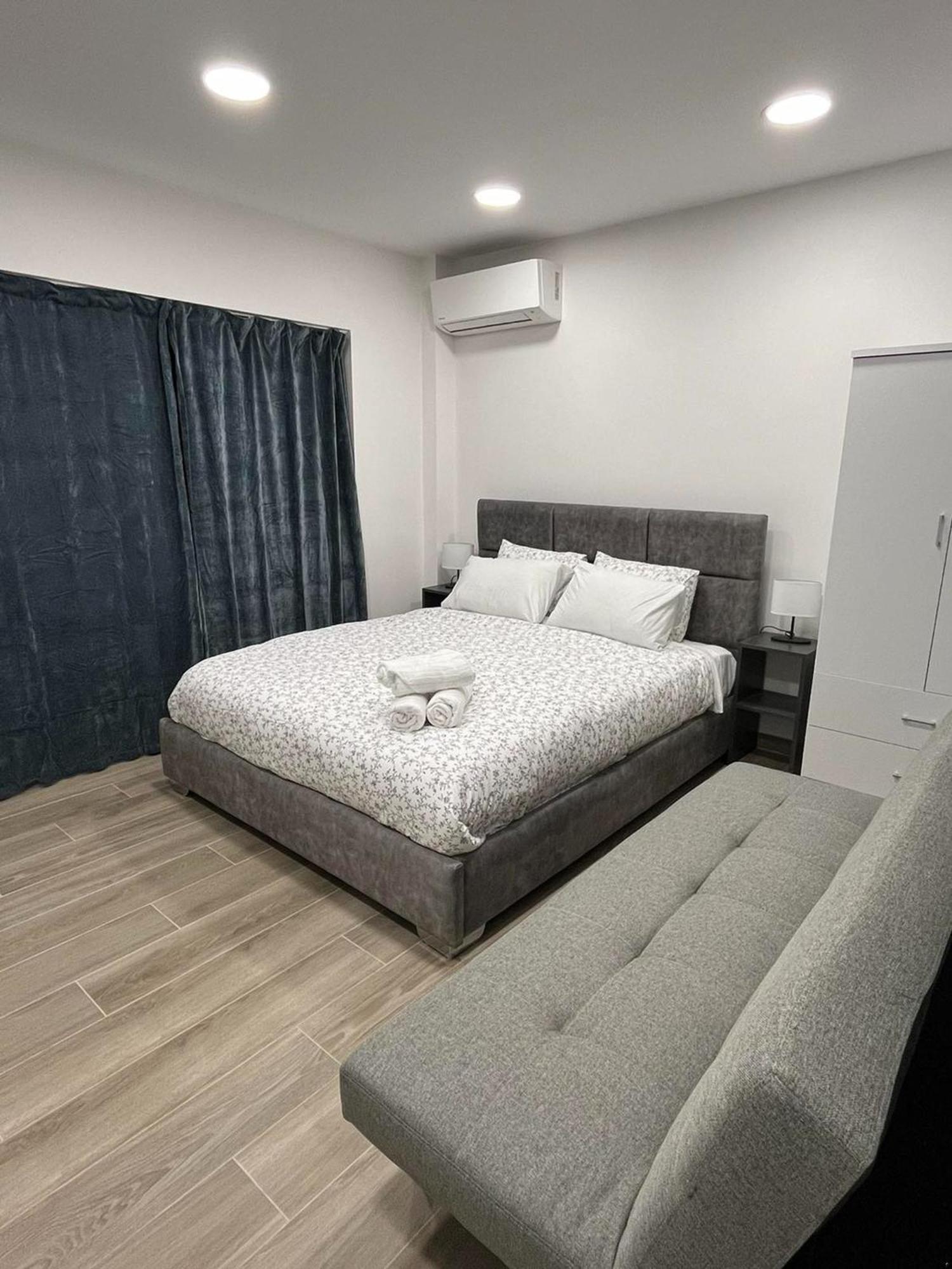Academys Modern Apartments By Athens Urban Retreat Buitenkant foto